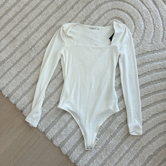 NWT abercrombie cozy square neck bodysuit - Picture 3 of 7